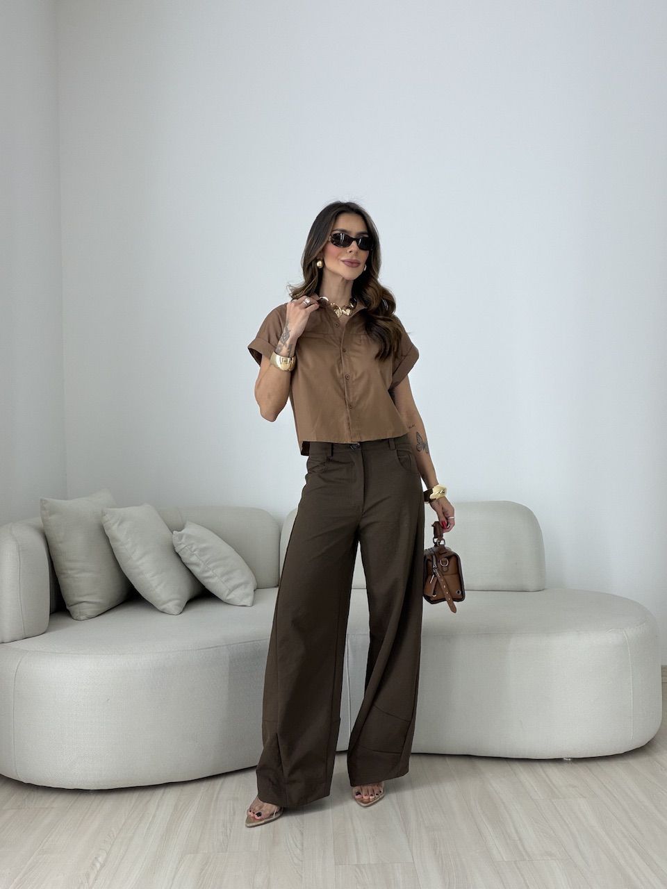 CAMISA CORA CROPPED MARROM