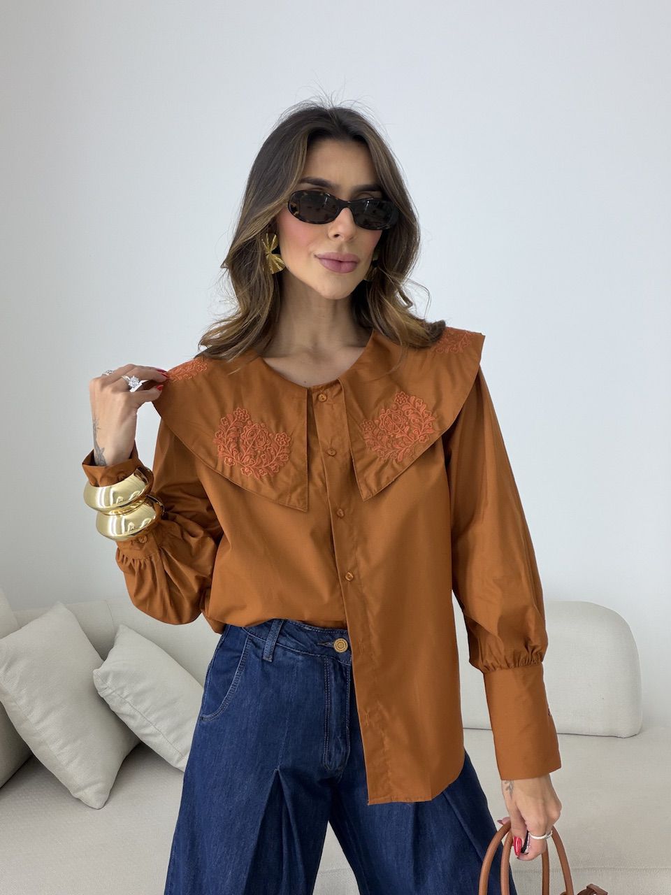 CAMISA SÔNIA GOLA BORDADA TERRA COTA - 0079530117 - CAROLLA FERRARO