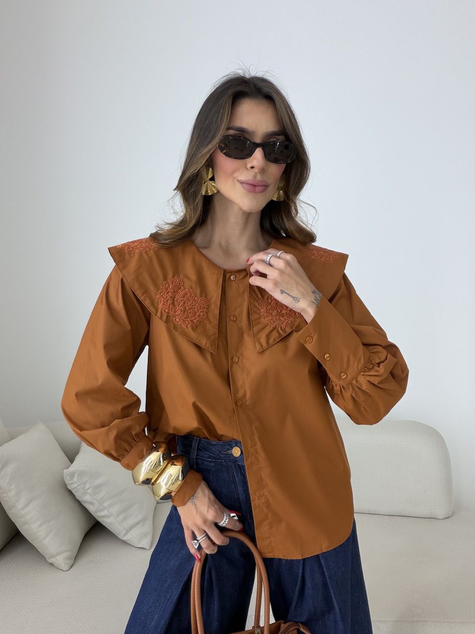 CAMISA SÔNIA GOLA BORDADA TERRA COTA 