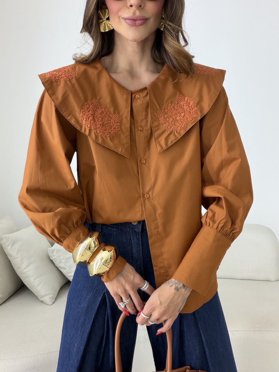 CAMISA SÔNIA GOLA BORDADA TERRA COTA 