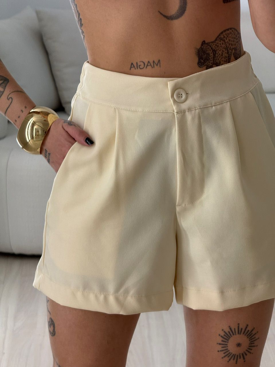 CONJUNTO POLIANA COLETE SHORT AREIA