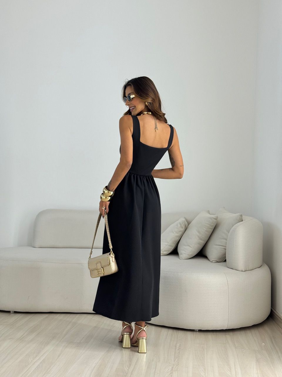 VESTIDO EVA DECOTE QUADRADO PRETO
