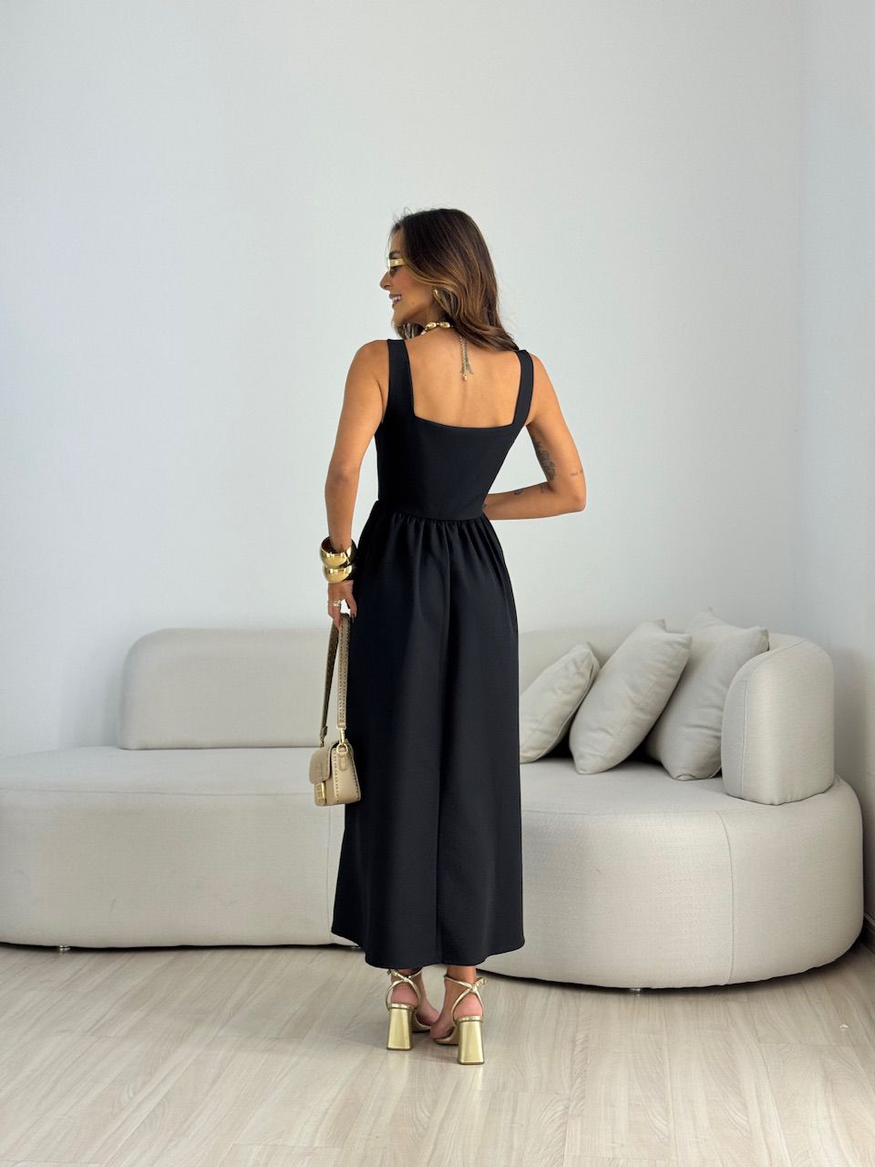 VESTIDO EVA DECOTE QUADRADO PRETO