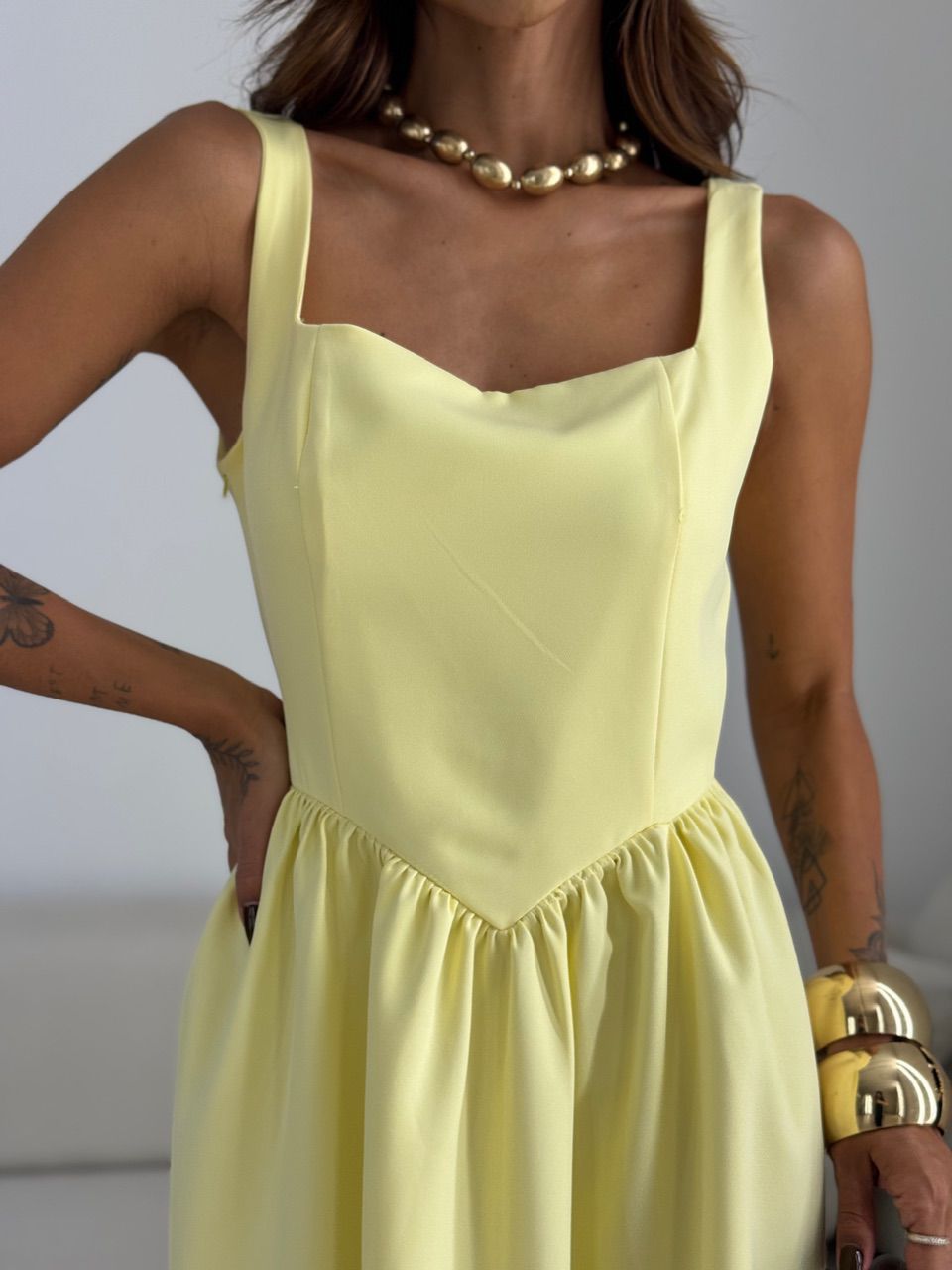 VESTIDO EVA DECOTE QUADRADO YELLOW BUTTER