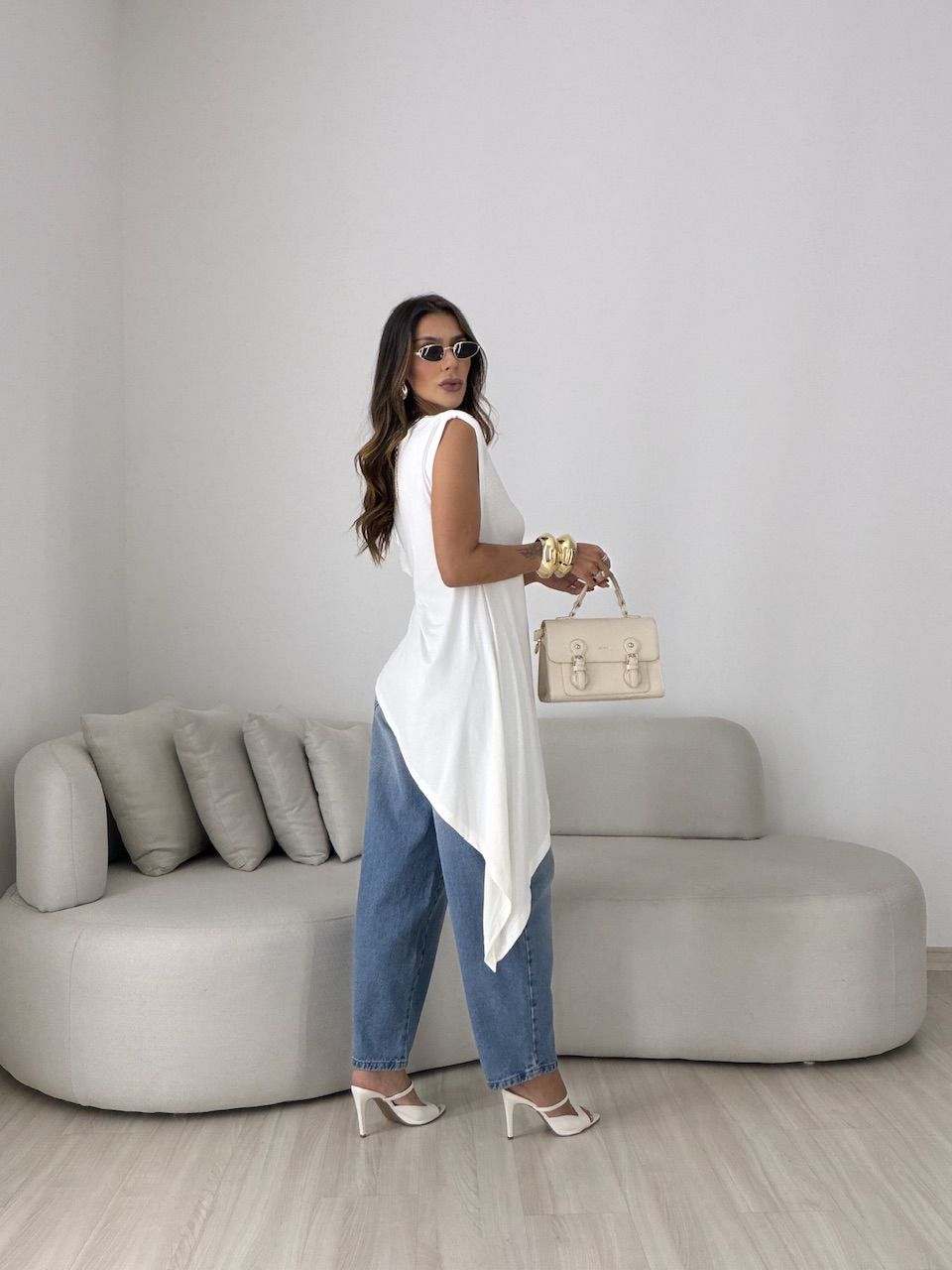 BLUSA MAGALI ASSIMÉTRICA OFF