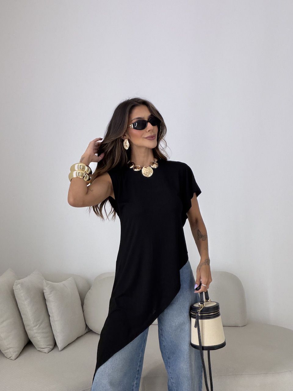 BLUSA MAGALI ASSIMÉTRICA PRETA