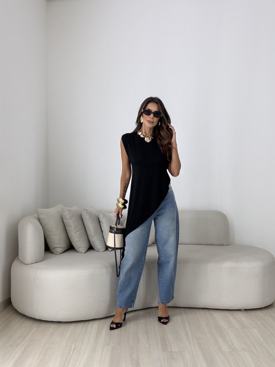 BLUSA MAGALI ASSIMÉTRICA PRETA