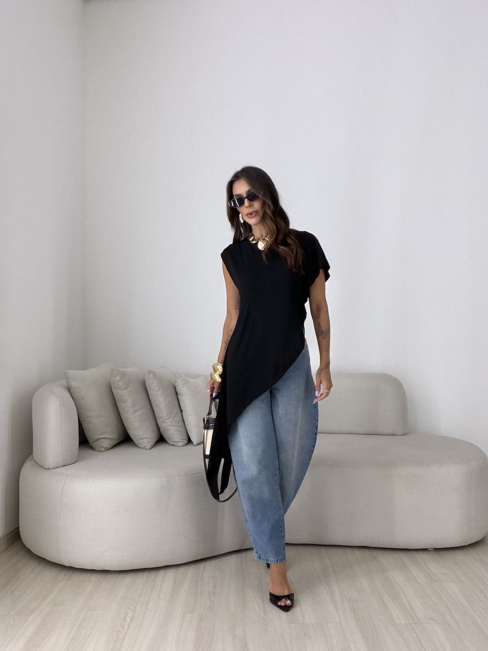 BLUSA MAGALI ASSIMÉTRICA PRETA