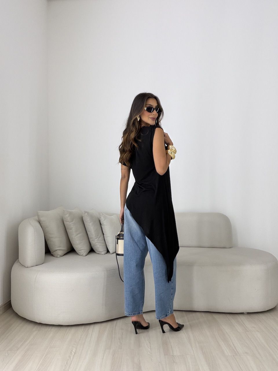 BLUSA MAGALI ASSIMÉTRICA PRETA