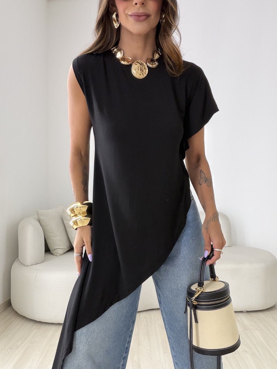 BLUSA MAGALI ASSIMÉTRICA PRETA