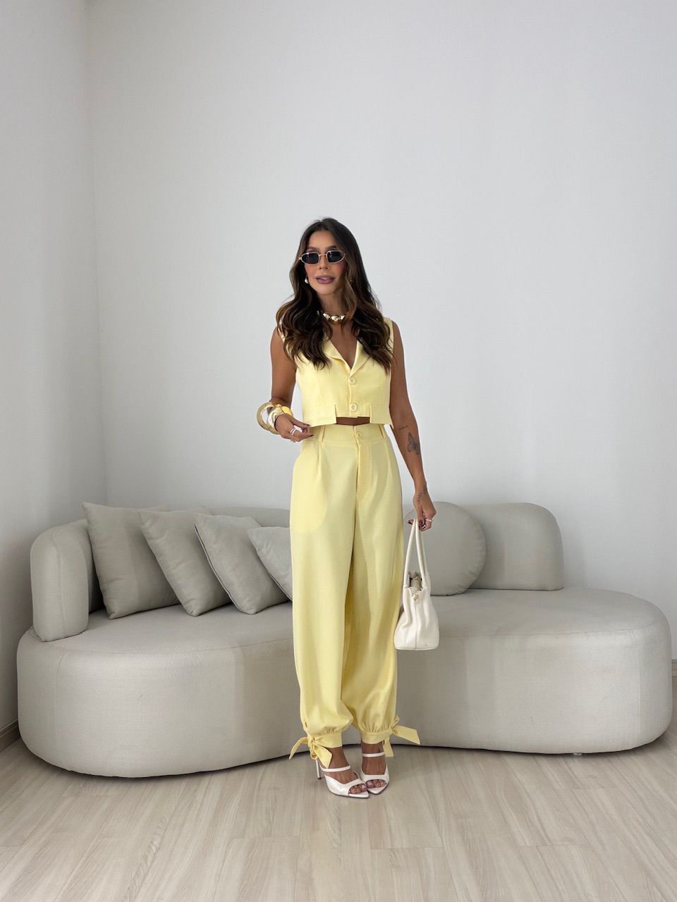 CONJUNTO CORA CALÇA ALADIM AMARELO