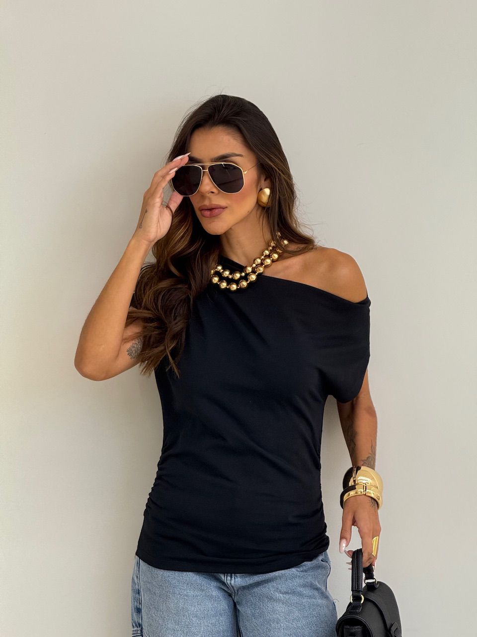 BLUSA ALANIS DRAPEADA PRETA