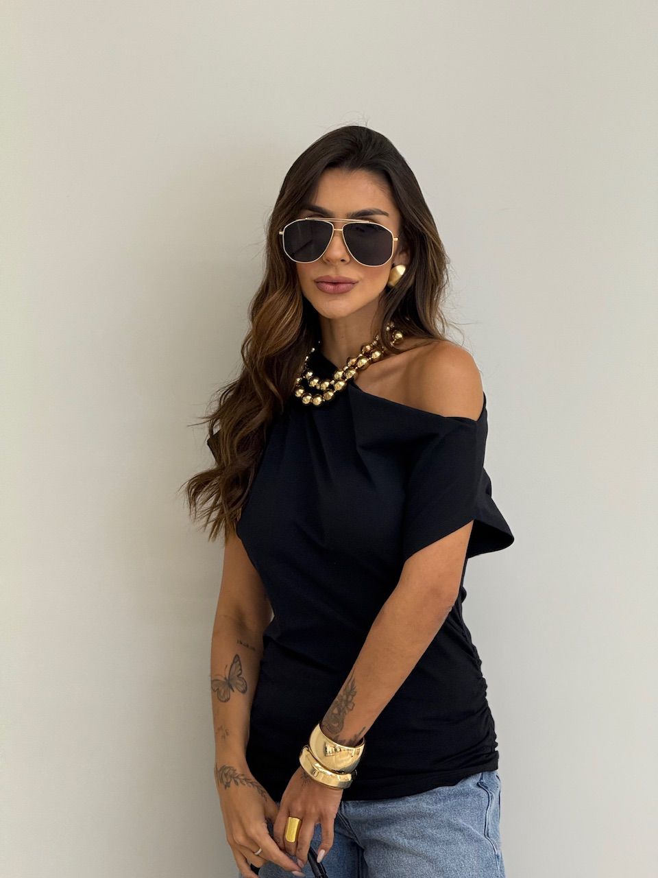 BLUSA ALANIS DRAPEADA PRETA