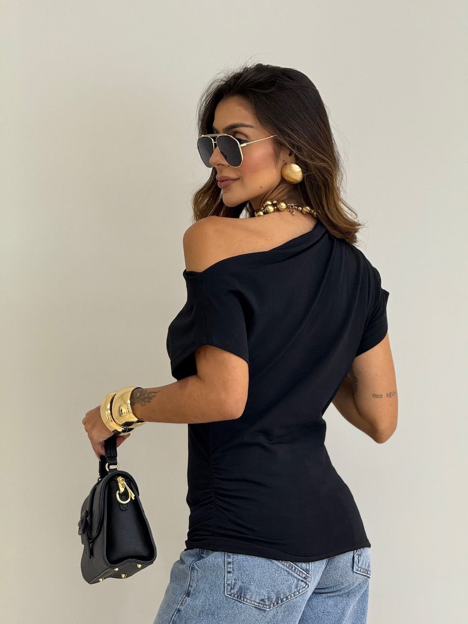 BLUSA ALANIS DRAPEADA PRETA