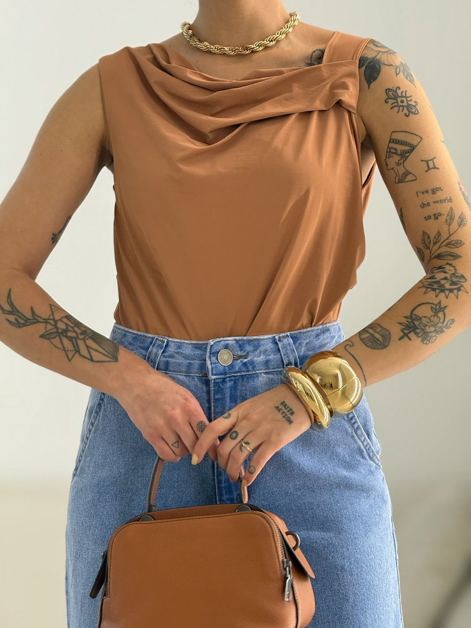 BLUSA CELINE DRAPEADA CAPUCCINO 