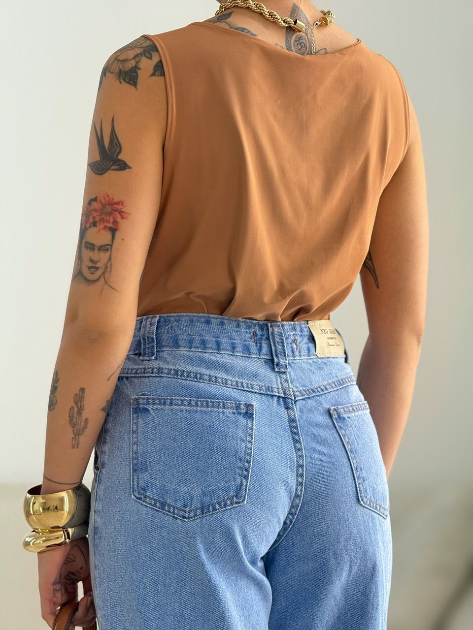 BLUSA CELINE DRAPEADA CAPUCCINO 