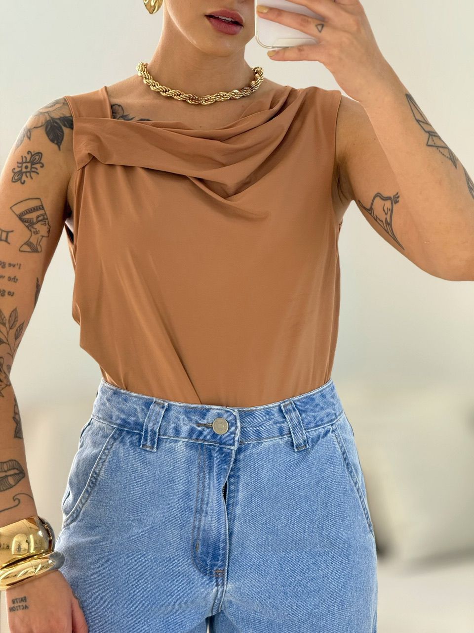 BLUSA CELINE DRAPEADA CAPUCCINO 