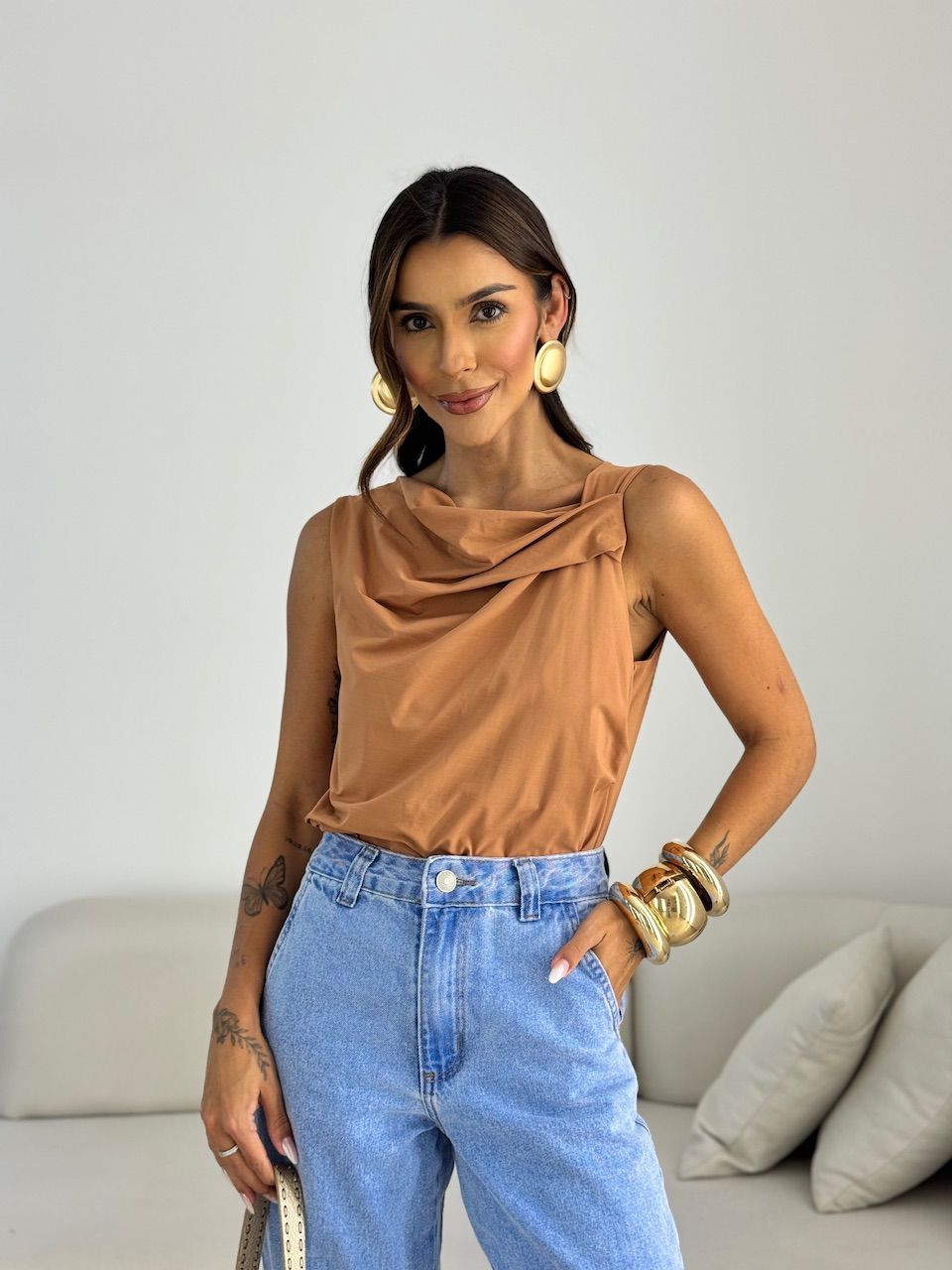 BLUSA CELINE DRAPEADA CAPUCCINO - 0069890125 - CAROLLA FERRARO