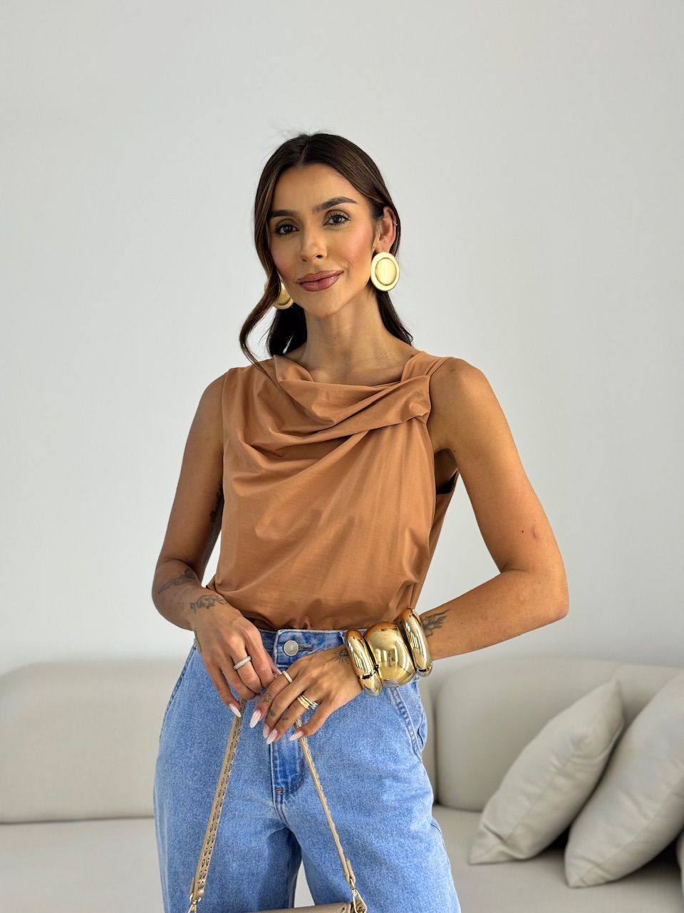 BLUSA CELINE DRAPEADA CAPUCCINO 