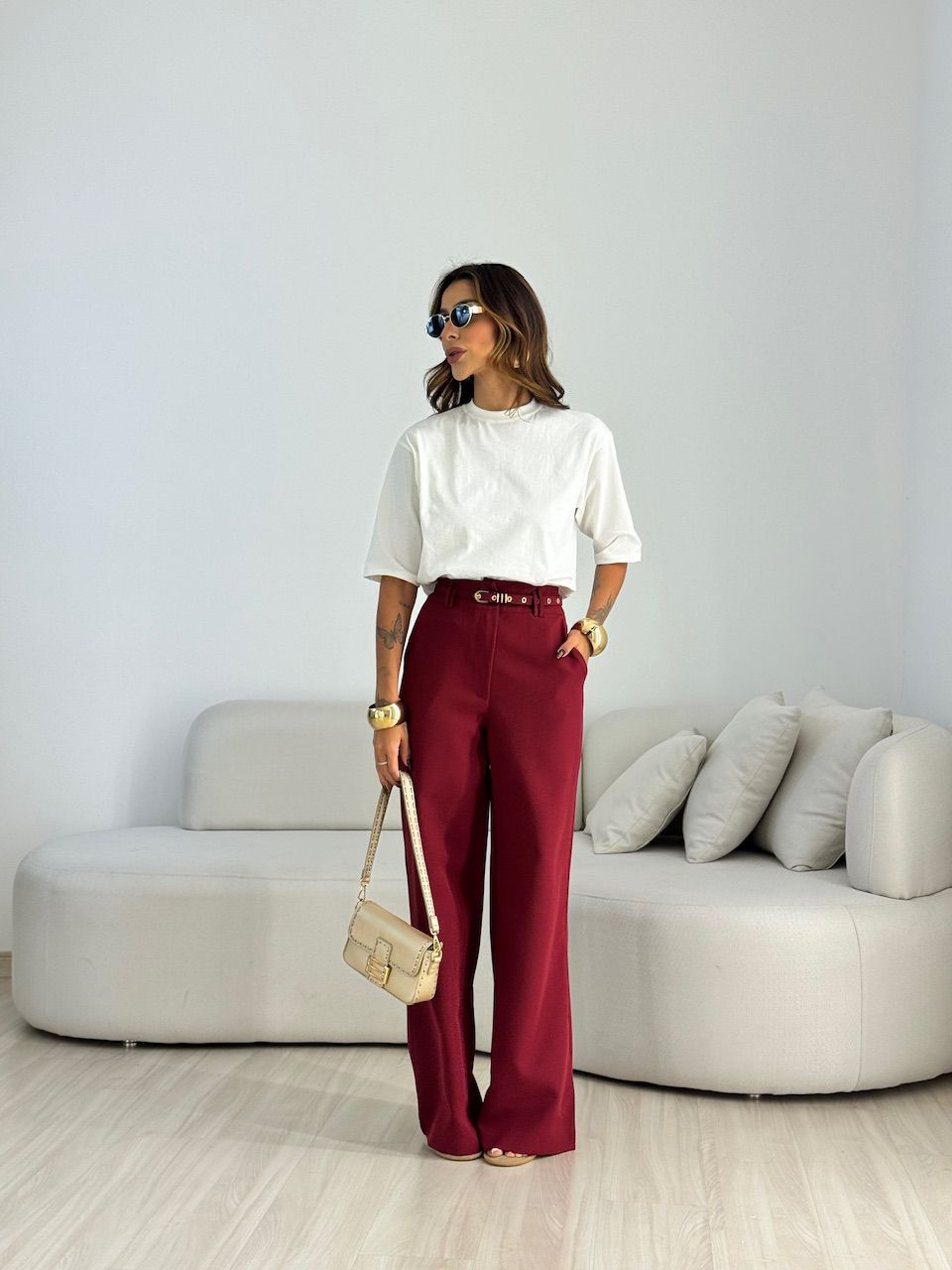 CALÇA EDUARDA CINTO VINHO