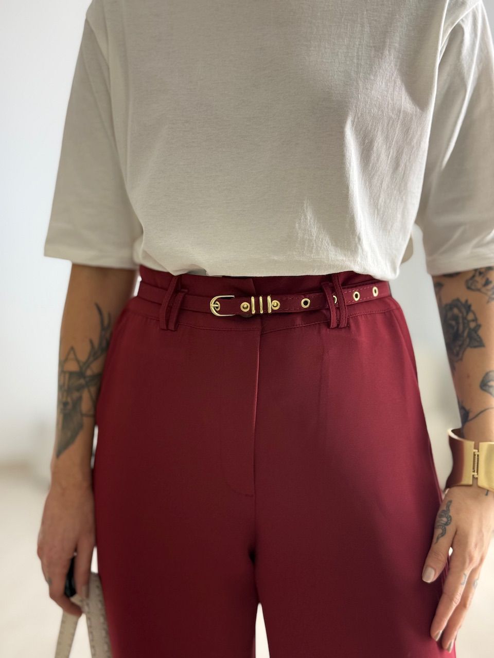 CALÇA EDUARDA CINTO VINHO