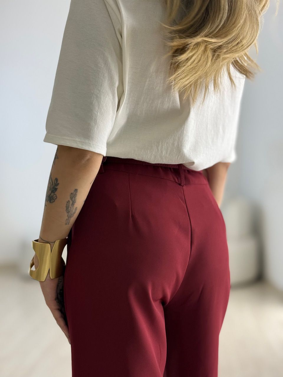 CALÇA EDUARDA CINTO VINHO