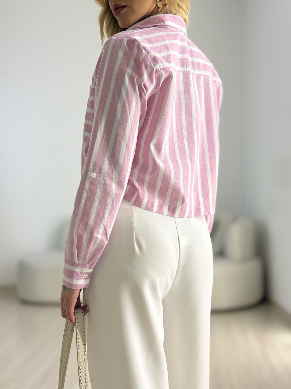 CAMISA RAFAELA CROPPED LISTRAS ROSA