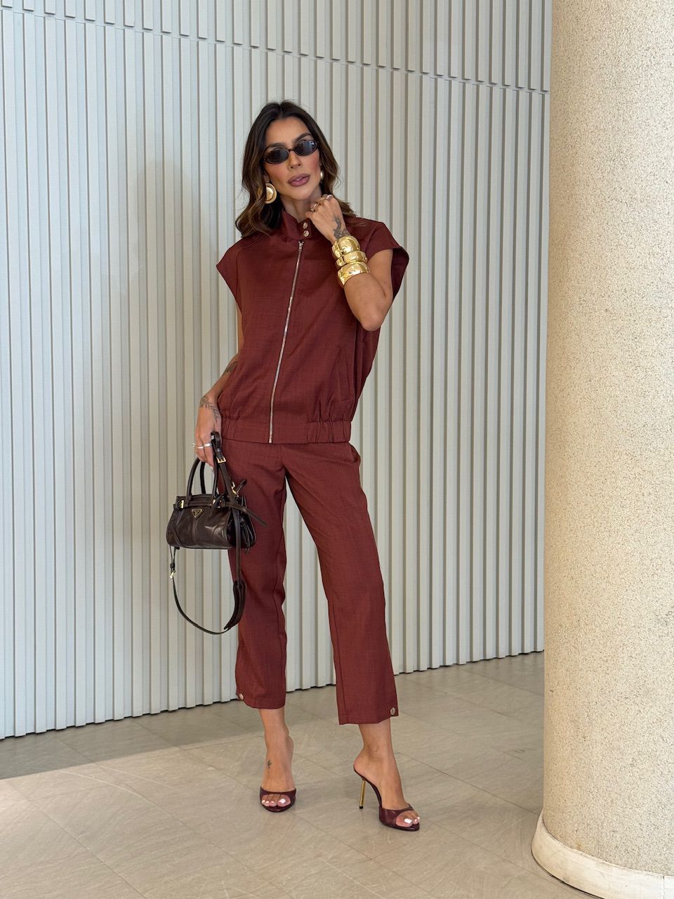 CALÇA GIOVANA BOTÃO VINHO