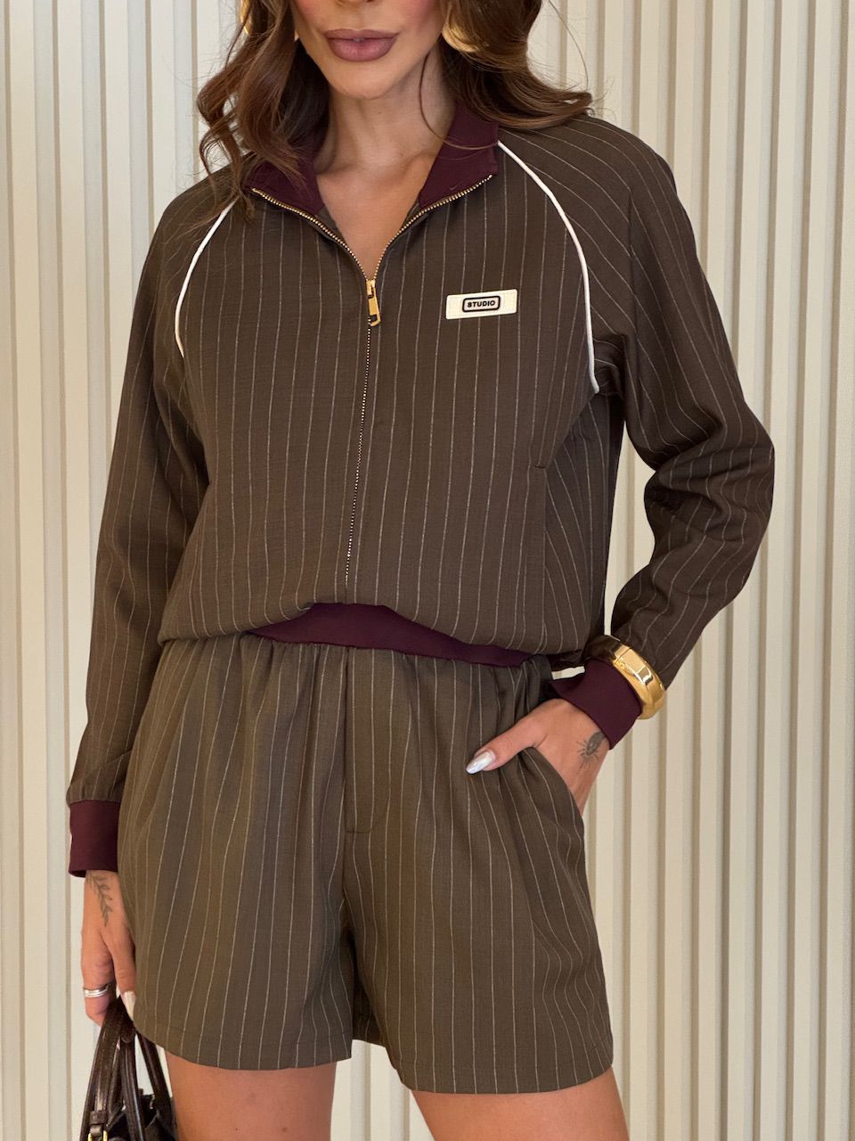 SHORT IOLANDA RISCA DE GIZ MARROM