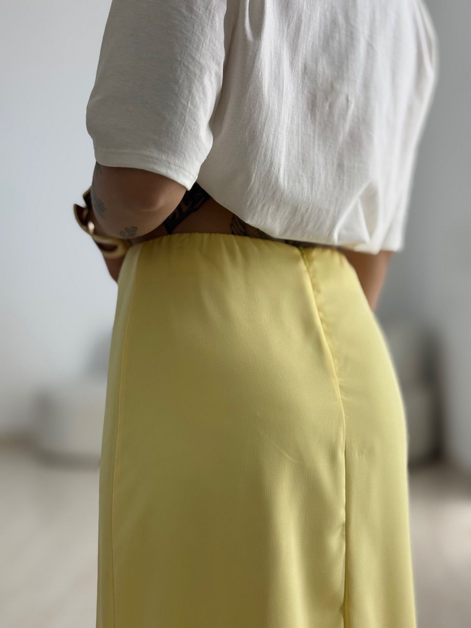 SAIA BIANCA ACETINADA AMARELA