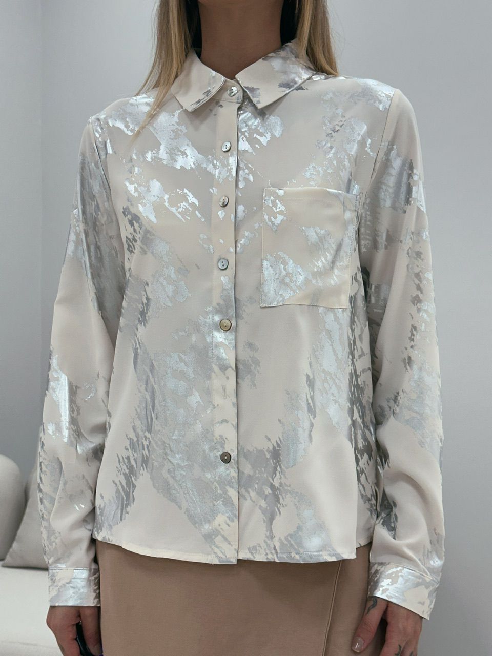 CAMISA METALIZADA MARFIM/PRATA