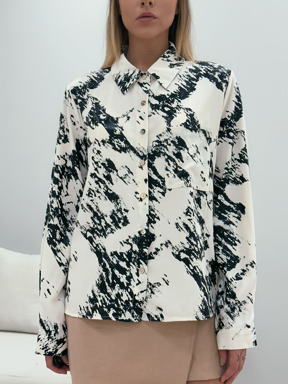 CAMISA METALIZADA MARFIM / PRETO