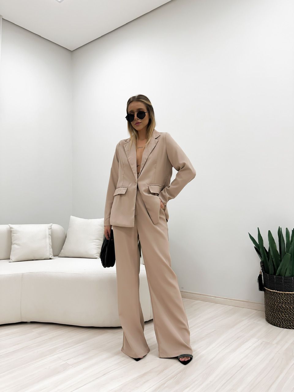 CONJUNTO BLAZER COM CALÇA NUDE