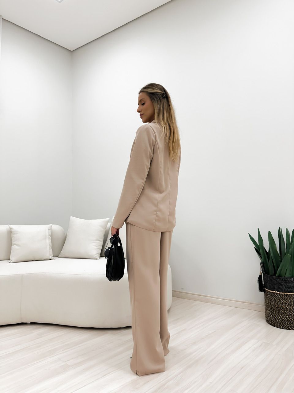 CONJUNTO BLAZER COM CALÇA NUDE