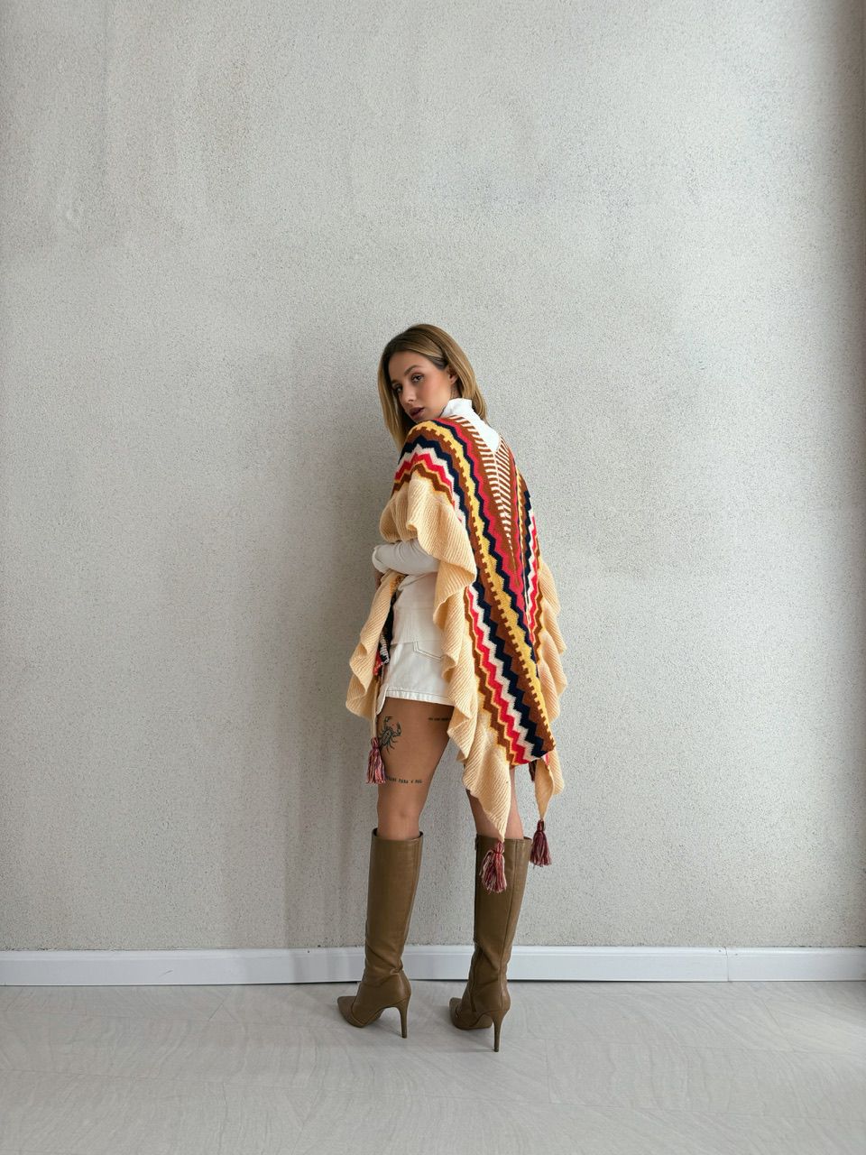 PONCHO ISABELA TRICOT MARROM
