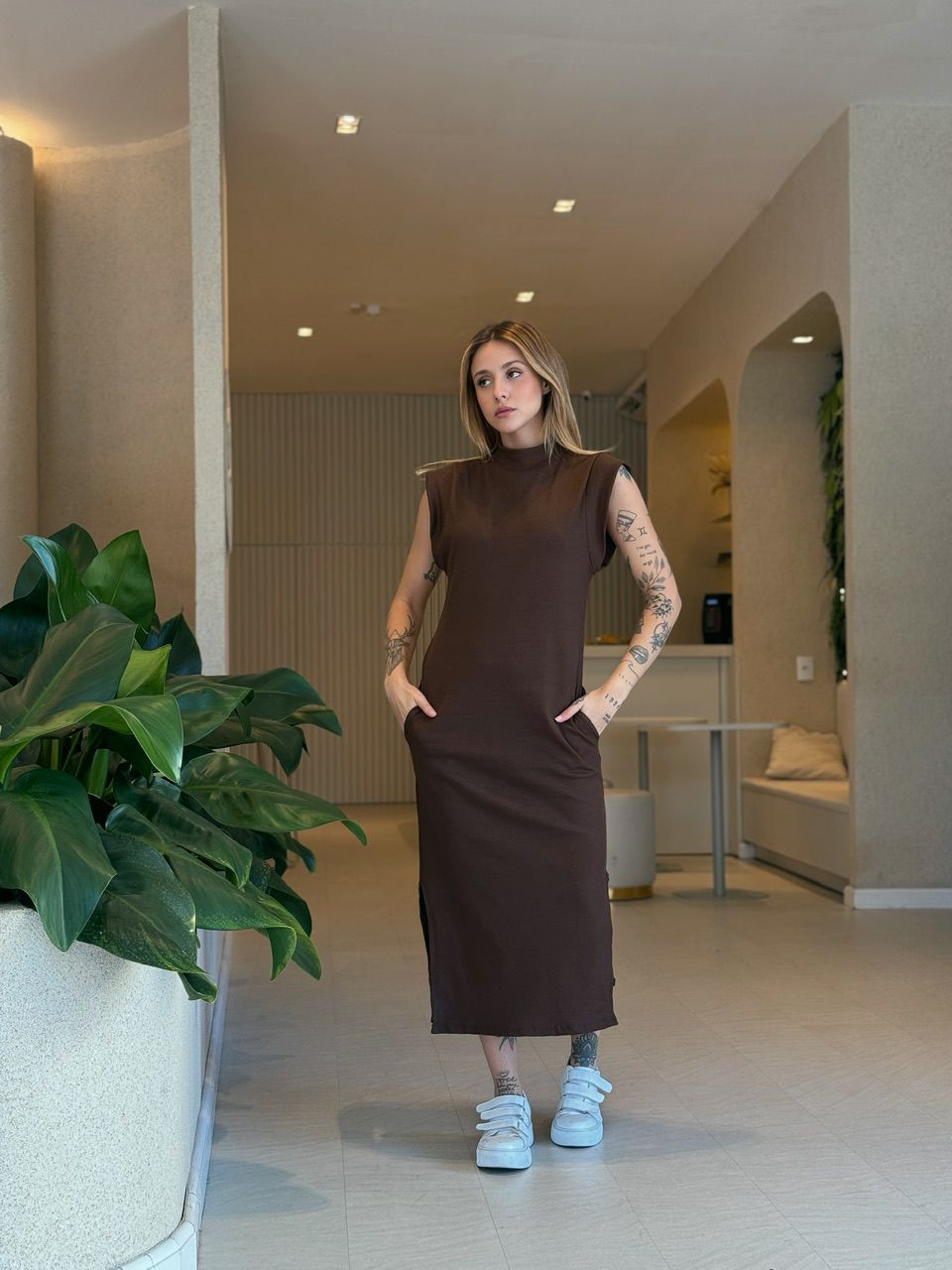 VESTIDO ROMANA CANELADO MARROM - 0052910054 - CAROLLA FERRARO