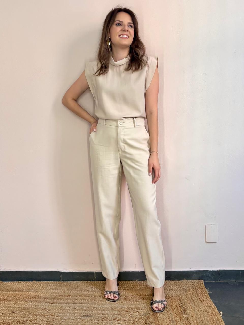 Calça Clássica Reta - Areia - DONNA LELLA