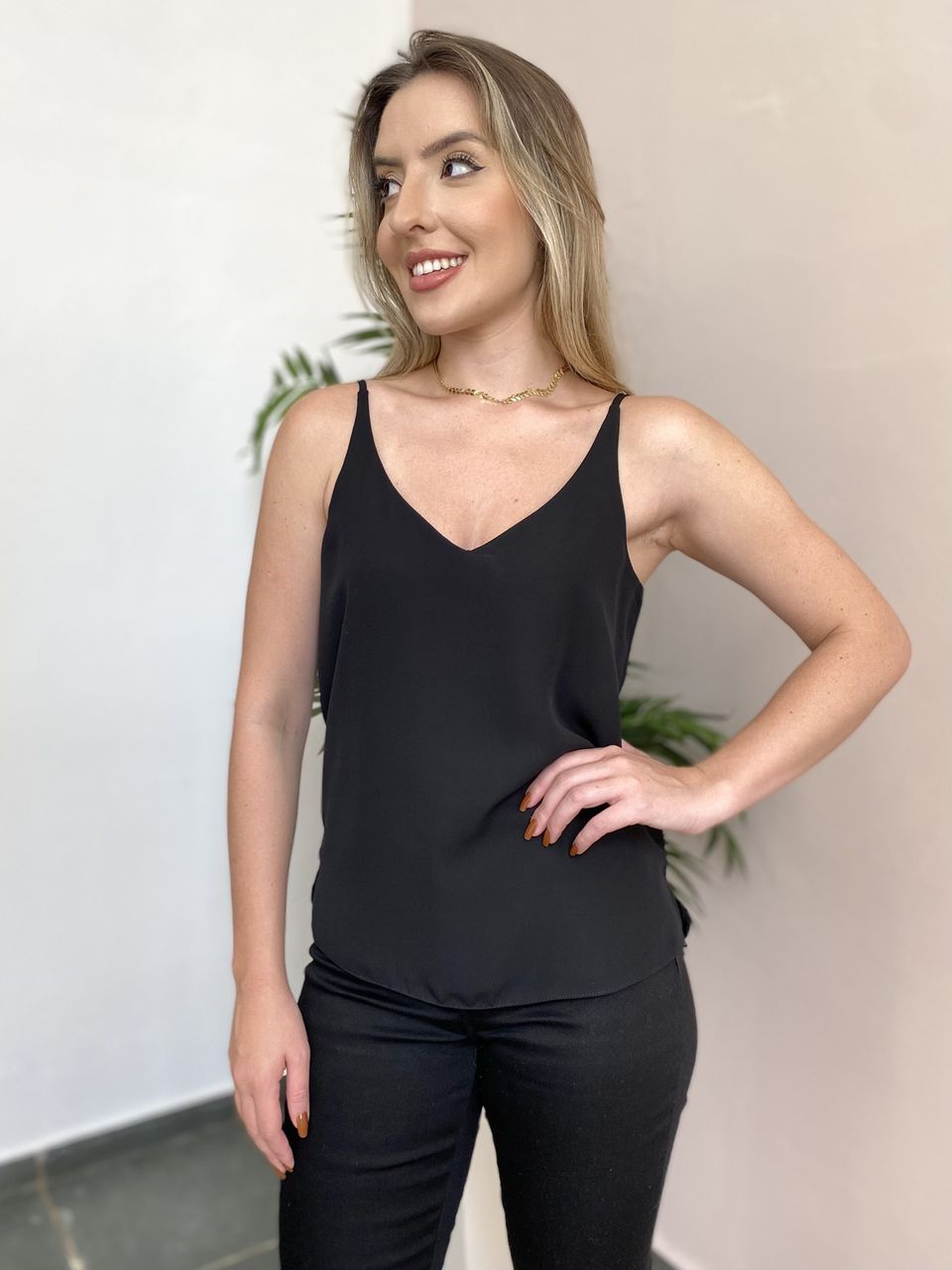 Regata Hibisco Básica Crepe - Preta - DONNA LELLA