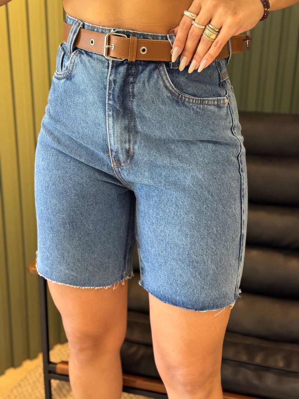 BERMUDA JEANS COM CINTO JEANS ESCURO - 0005630142 - ISABELA MENEZES