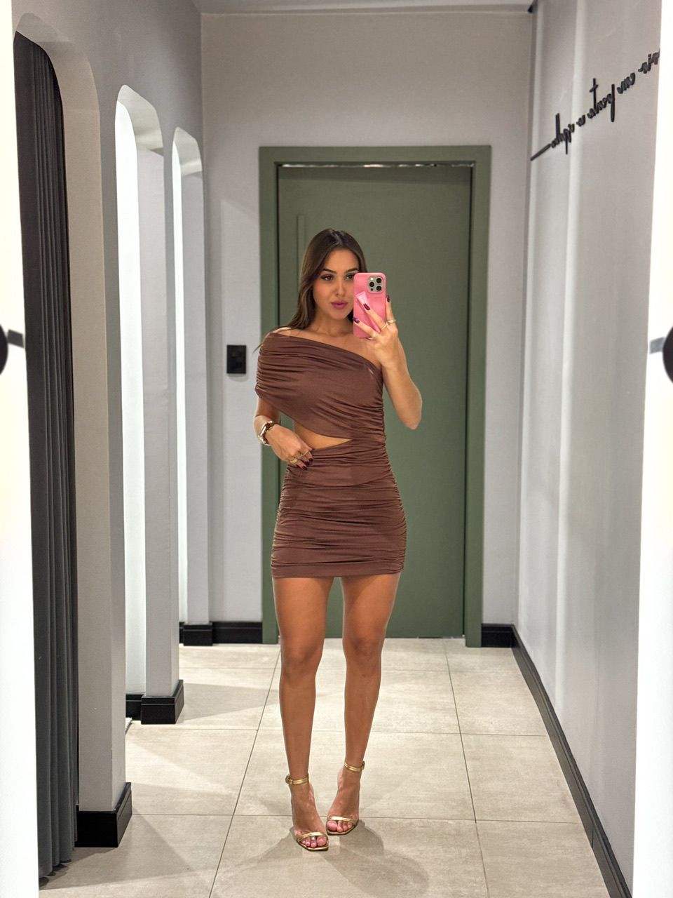 VESTIDO JULIANA NULA MANGA MARROM - 0012840020 - ISABELA MENEZES