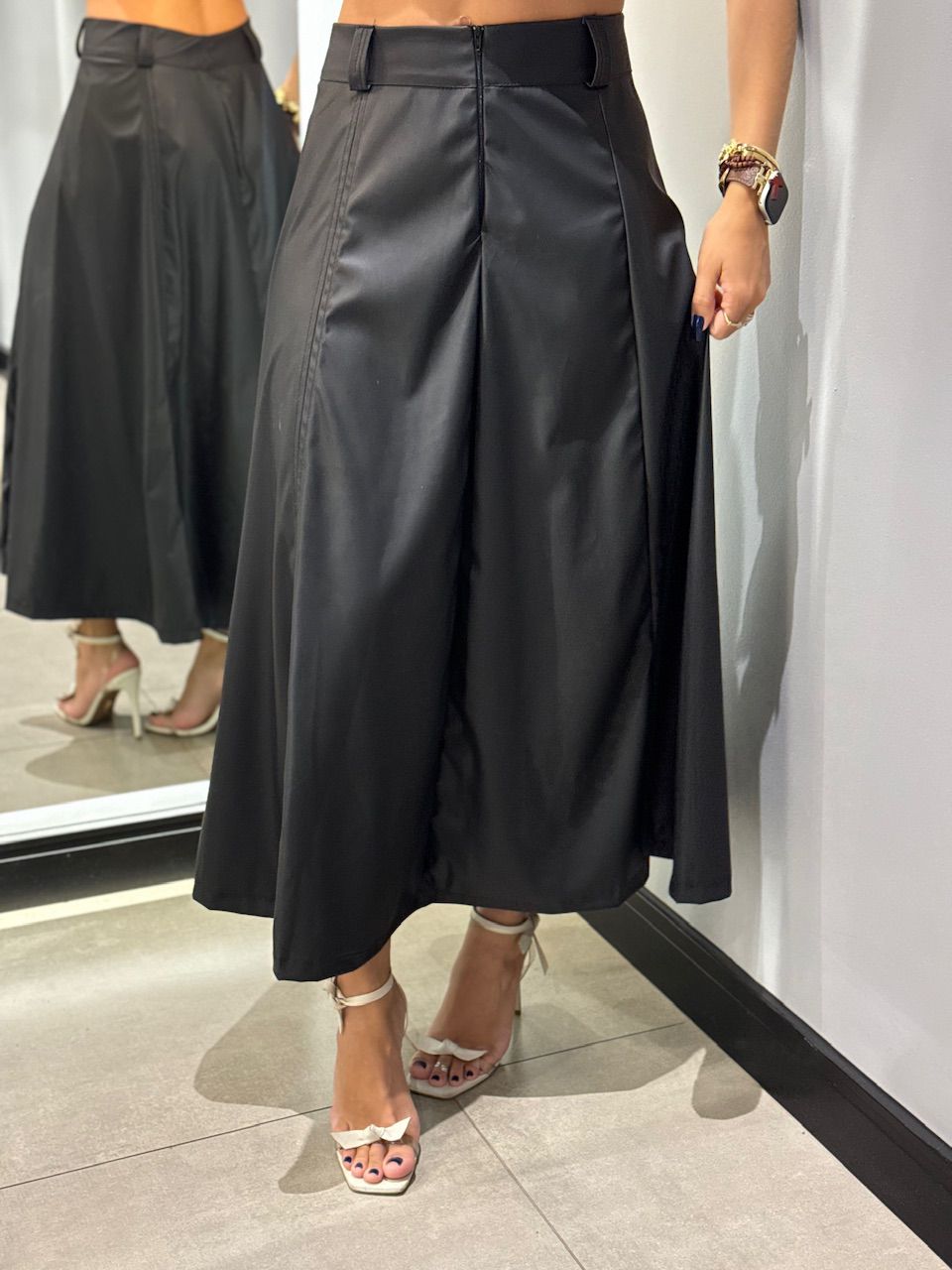 SAIA PATY COURO MIDI PRETO - 0013000004 - ISABELA MENEZES