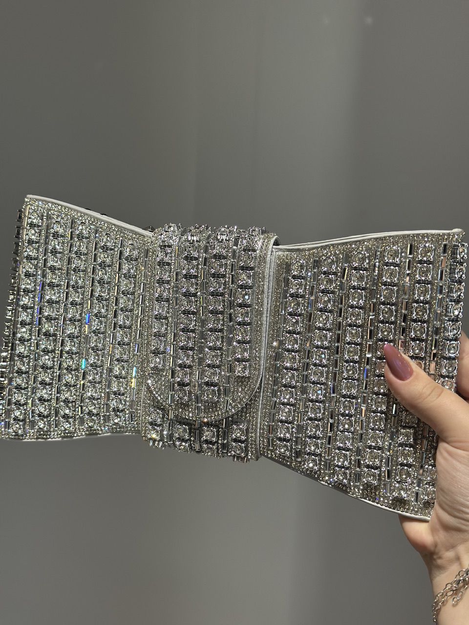 CLUTCH LAÇO PEDRARIA PRATA - 0012640083 - ISABELA MENEZES