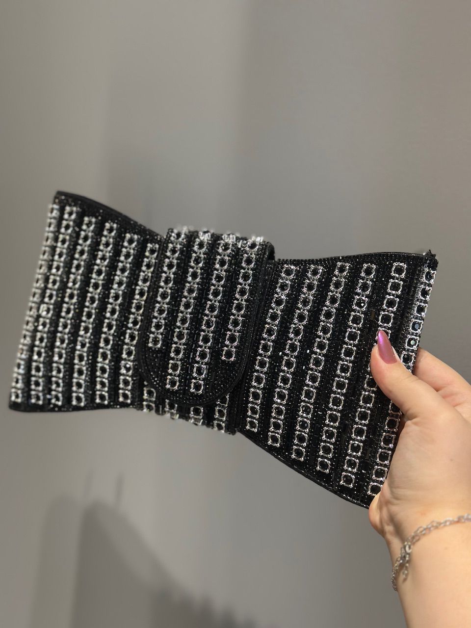 CLUTCH LAÇO PEDRARIA PRETO - 0012640004 - ISABELA MENEZES