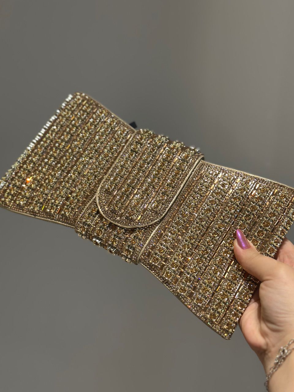 CLUTCH LAÇO PEDRARIA DOURADO - 0012640012 - ISABELA MENEZES