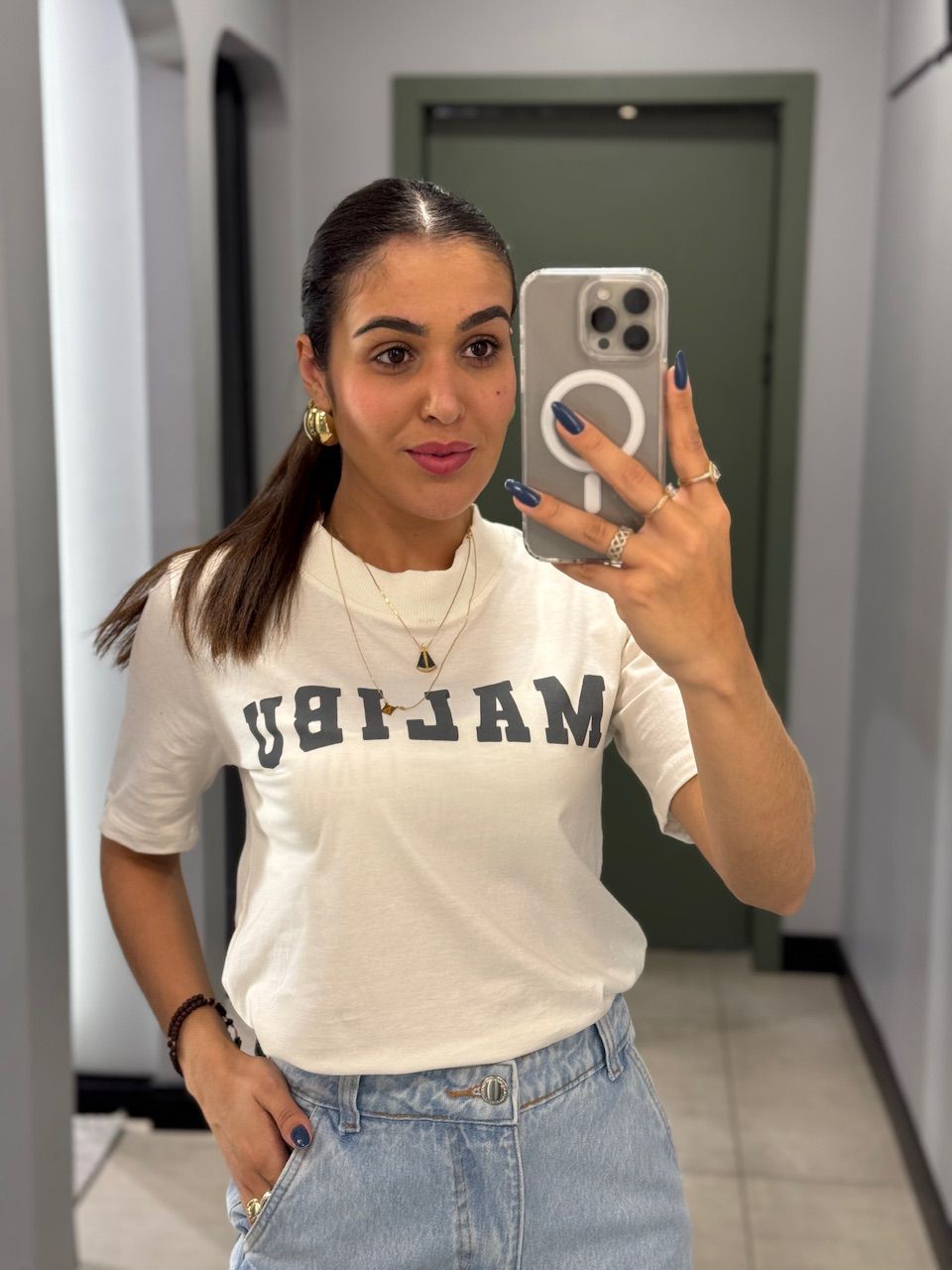 T-SHIRT MALIBU CINZA - 0013830121 - ISABELA MENEZES