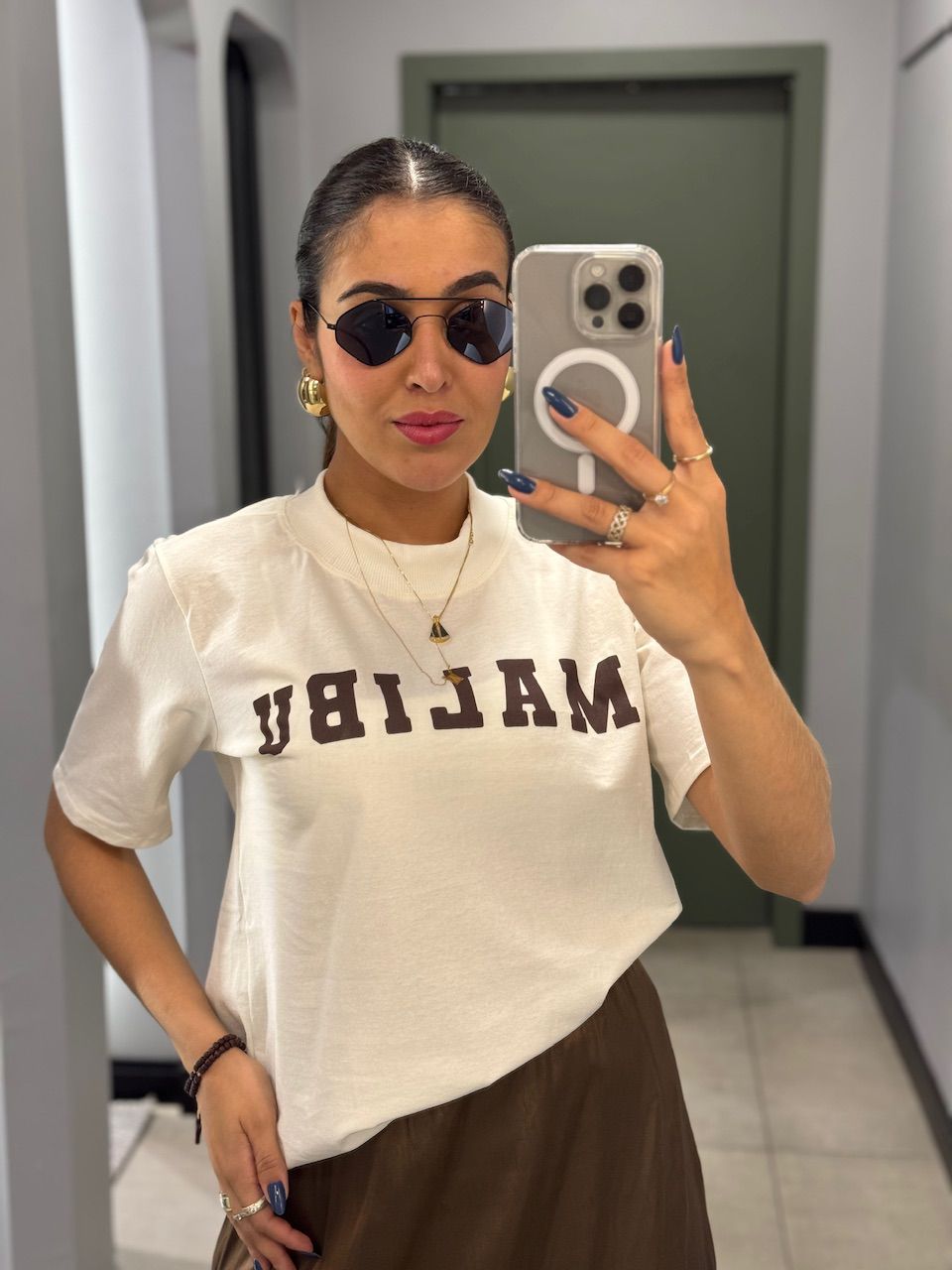 T-SHIRT MALIBU OFF WHITE / MARROM - 0013830236 - ISABELA MENEZES