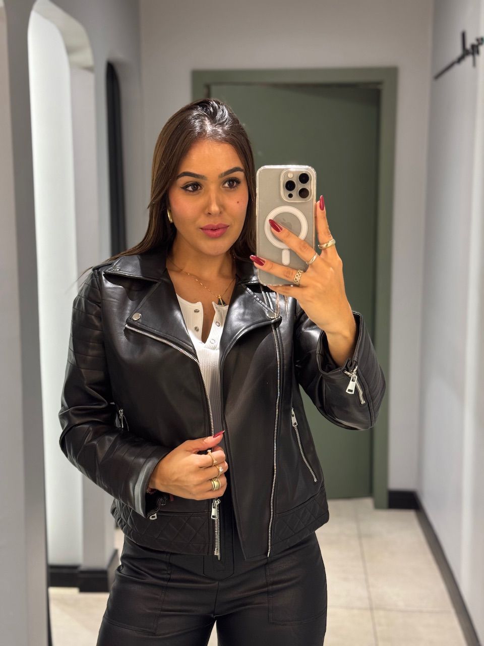 JAQUETA COURO LUANA PRETO - 0013570004 - ISABELA MENEZES