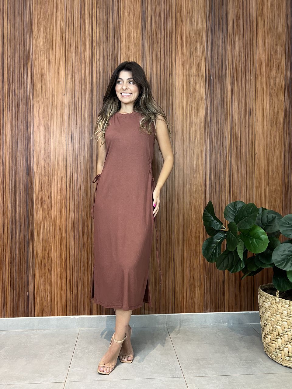 Vestido Recortes Malha Marrom