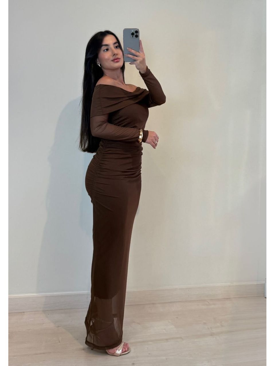 VESTIDO MIDI OMBRO A OMBRO TULE MARROM - Larih Mercurio