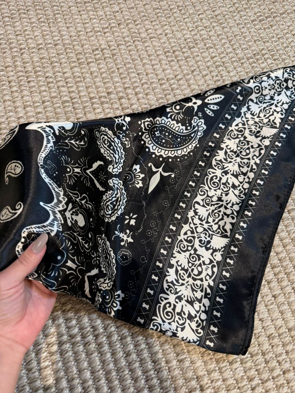 LENÇO PRETO ESTAMPADO - Larih Mercurio